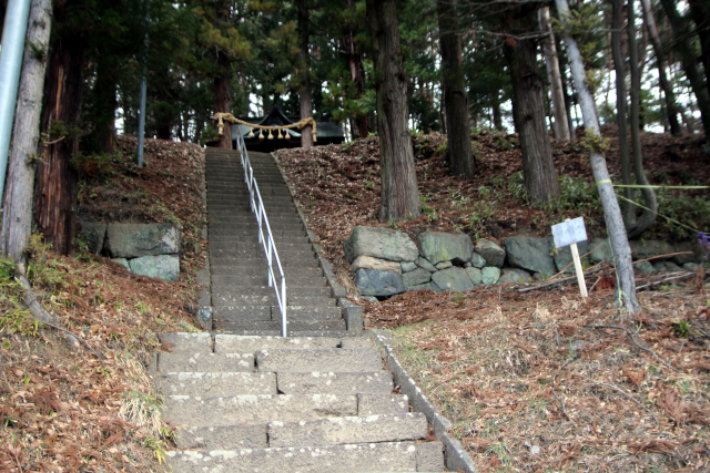 麓にある足長神社へ続く階段
