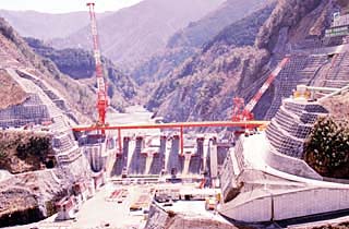 建設中の長島ダム