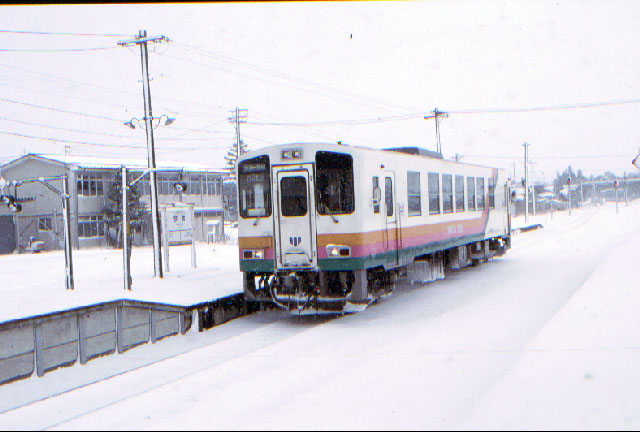 山形鉄道YR-880 008