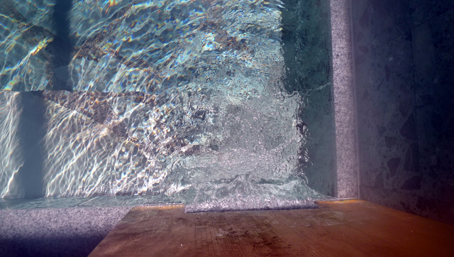 男湯源泉浴槽湯口