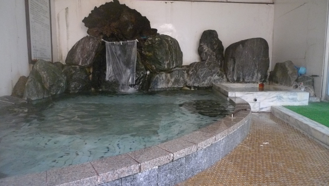 旧館の混浴岩風呂2