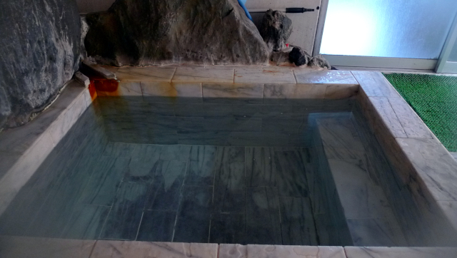 旧館の混浴岩風呂5