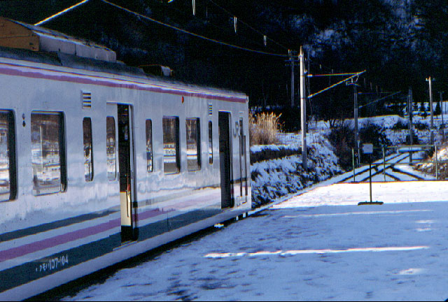 吾妻線　大前駅にて　'93.12.12.
